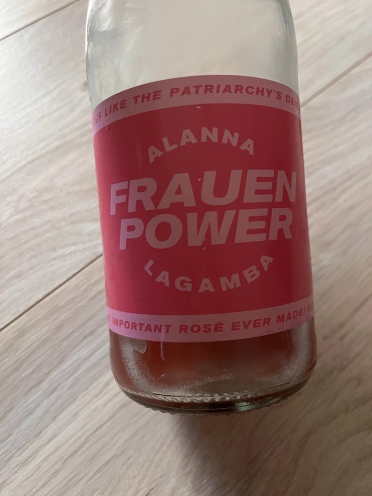 Alanna Lagamba Frauen Power Rosé 2022