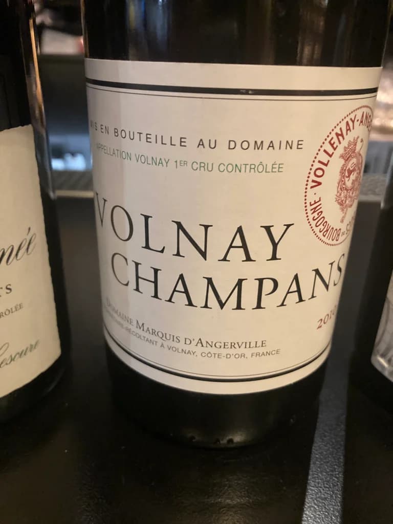 Le Domaine Marquis d'Angerville Volnay 1er Cru Champans 2010
