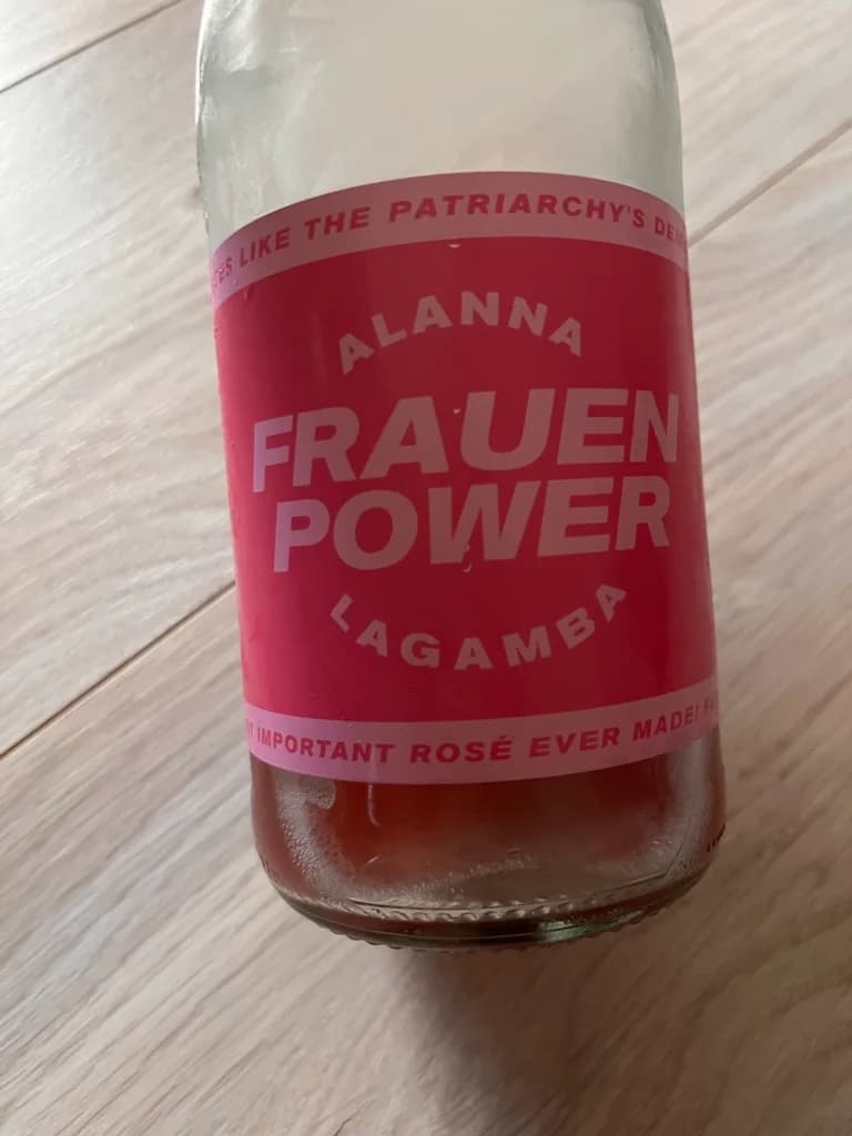 Alanna Lagamba Frauen Power Rosé 2022