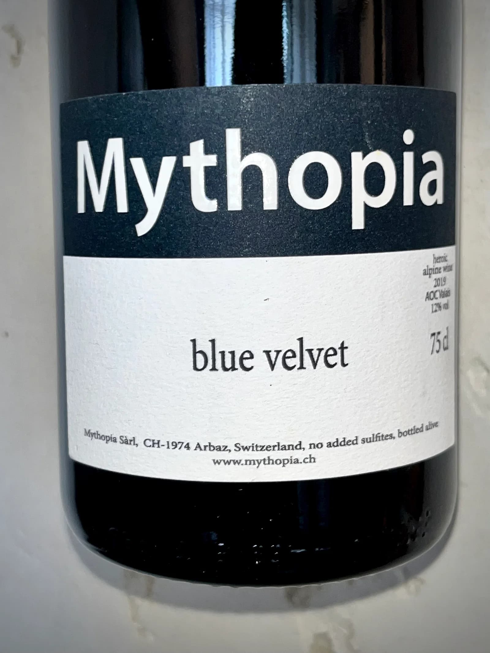 Mythopia blue velvet 2019